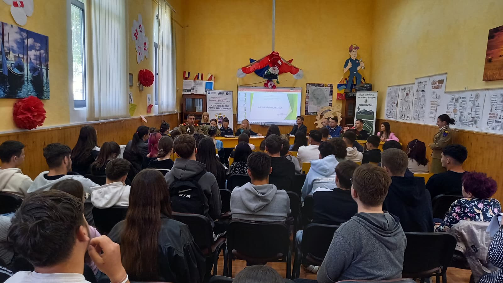 jandarmii botosaneni, intalnire cu elevi