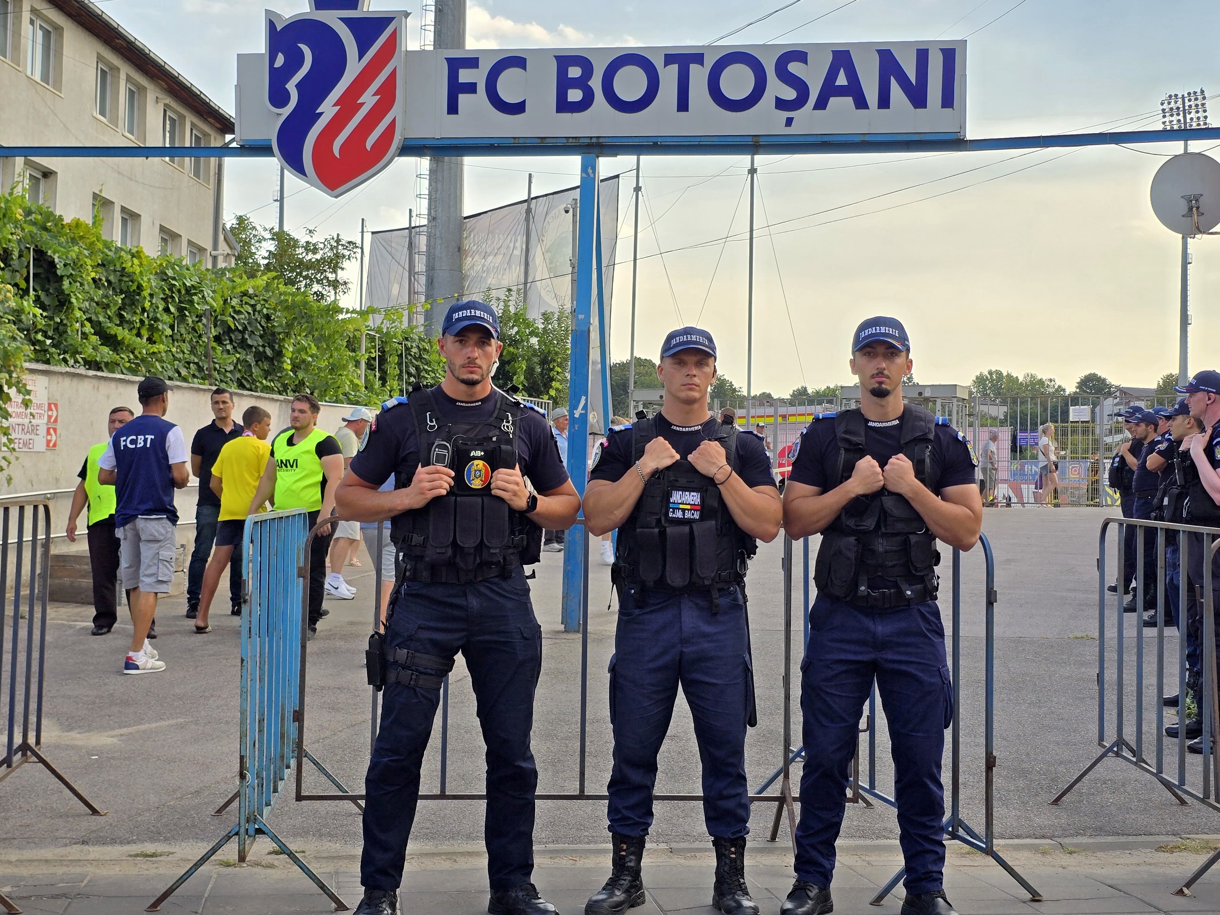 Jandarmii de la Bacău vin la meciul dintre FC Botoșani și Gloria Buzău