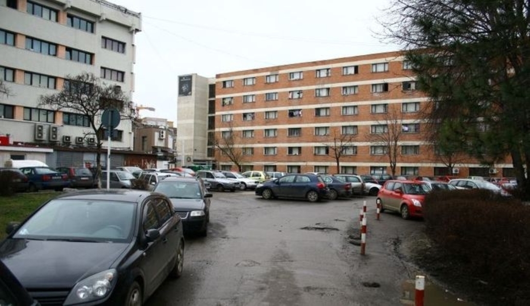 Student din Botoșani obligat să plătească 300 de lei pe lună pentru a parca în campusul Universității Tehnice din Iași