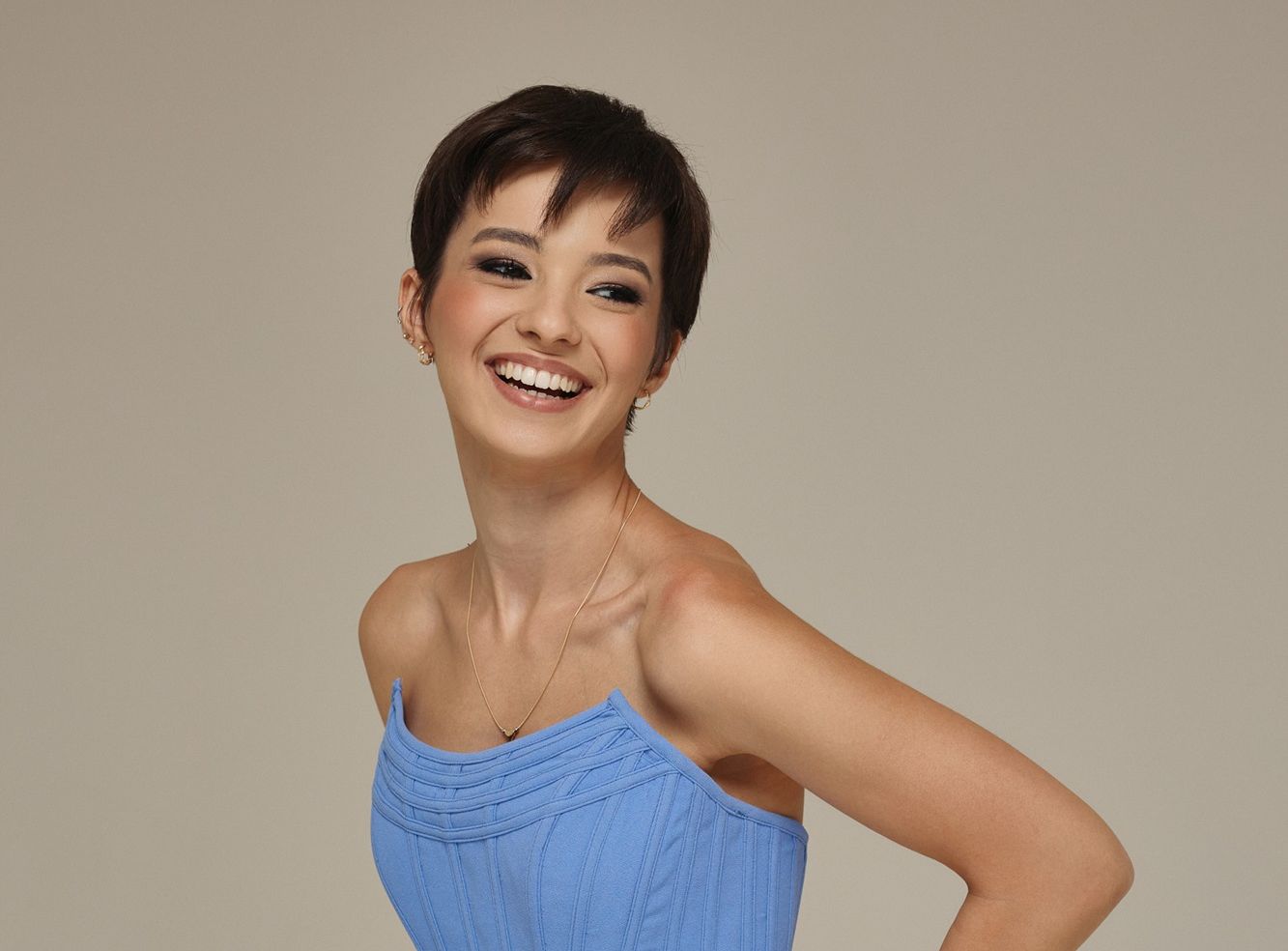 Frumoasa actriță din Botoșani premiată pentru originalitate în cadrul unei importante gale 