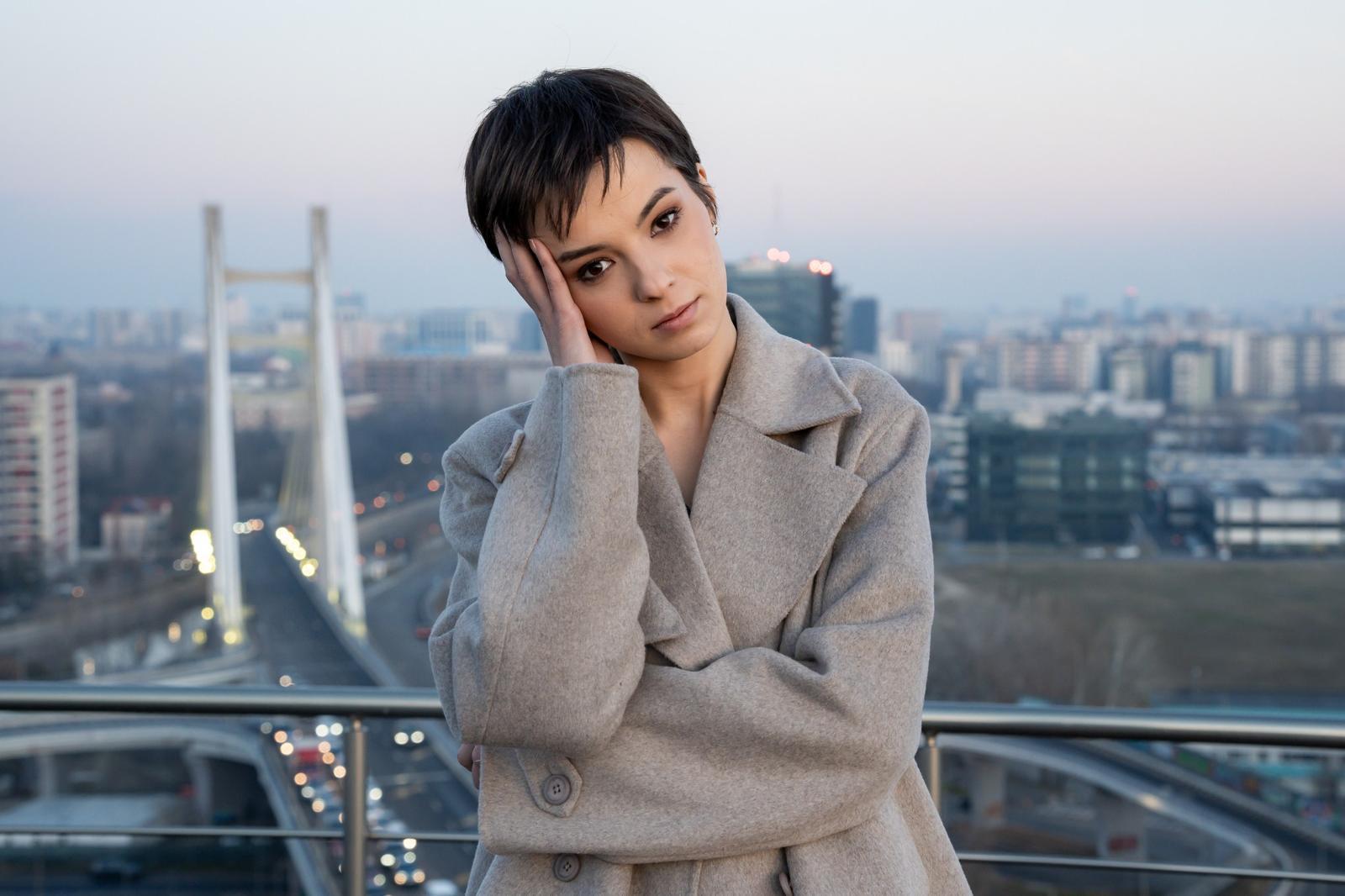 Povestea Karinei Jianu, actrița care și-a transformat visul în realitate: Am crescut cu dorinţa de a pleca din Botoşani