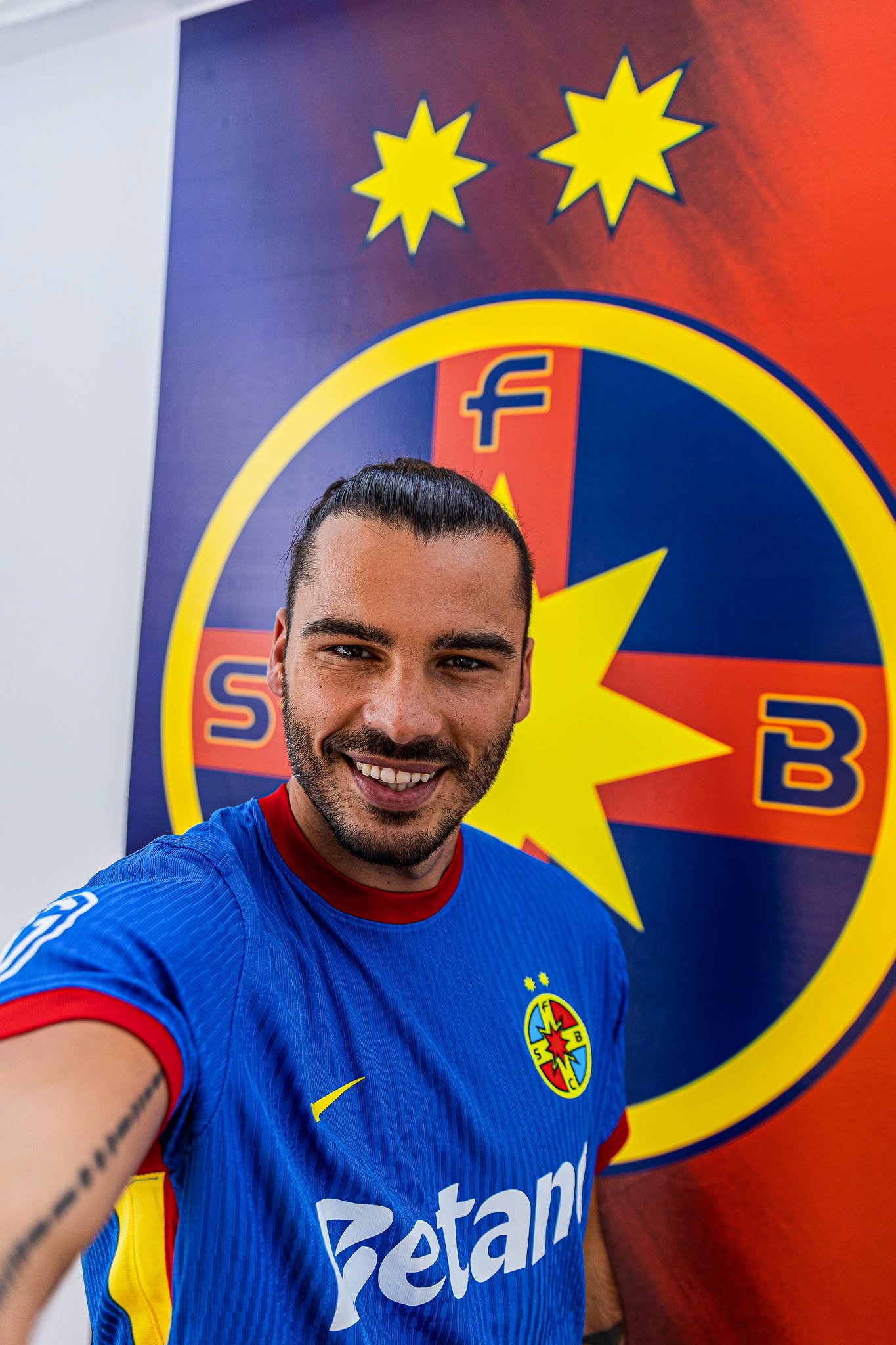 Karlo Muhar, prezentat oficial la FCSB. Ce număr va purta mijlocașul croat 