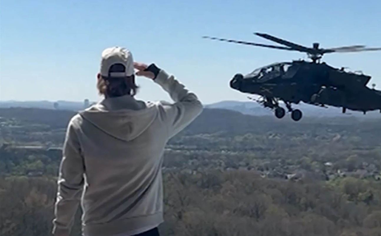 Piloții care au zburat cu elicoptere de luptă la casa lui Kid Rock, fără sancțiuni: Reacția Pentagonului