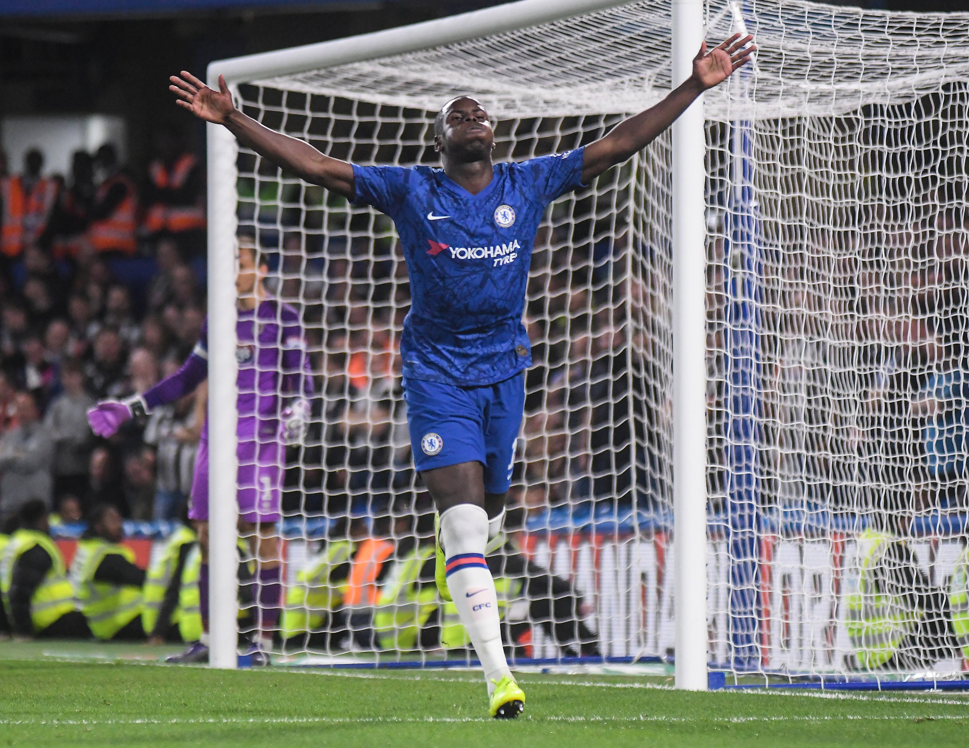 CFR Cluj, lovitură de senzație: Fundaș cu sute de meciuri în Premier League, transferat!