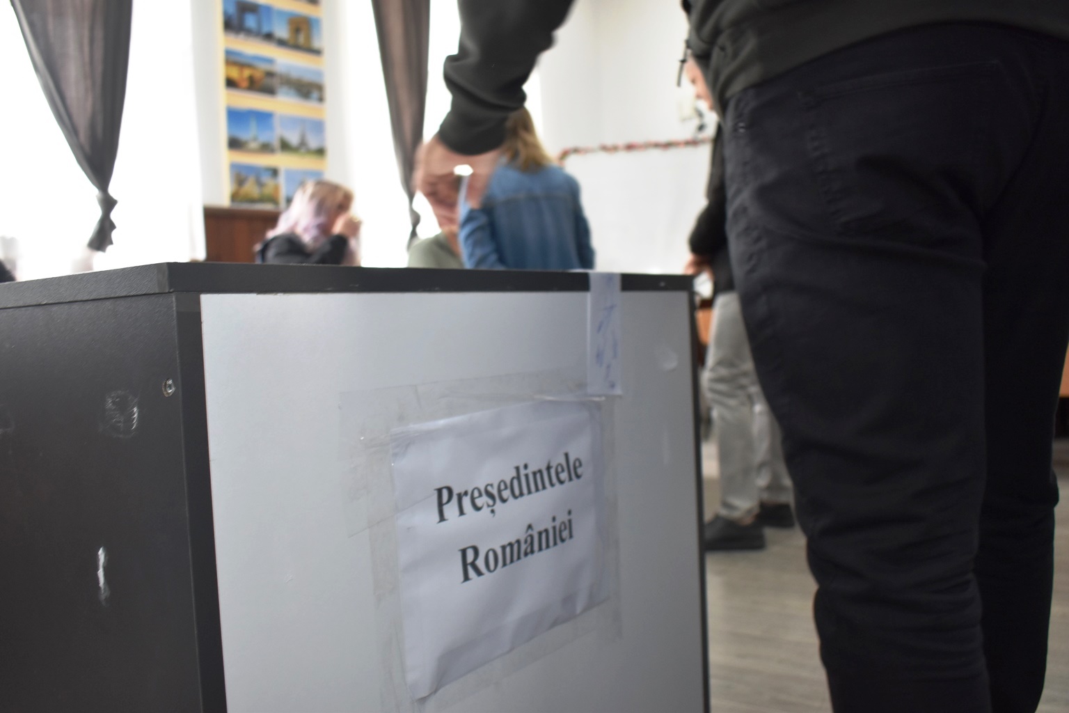 La Botoșani, Simion este președinte, Nicușor este ”primar” 