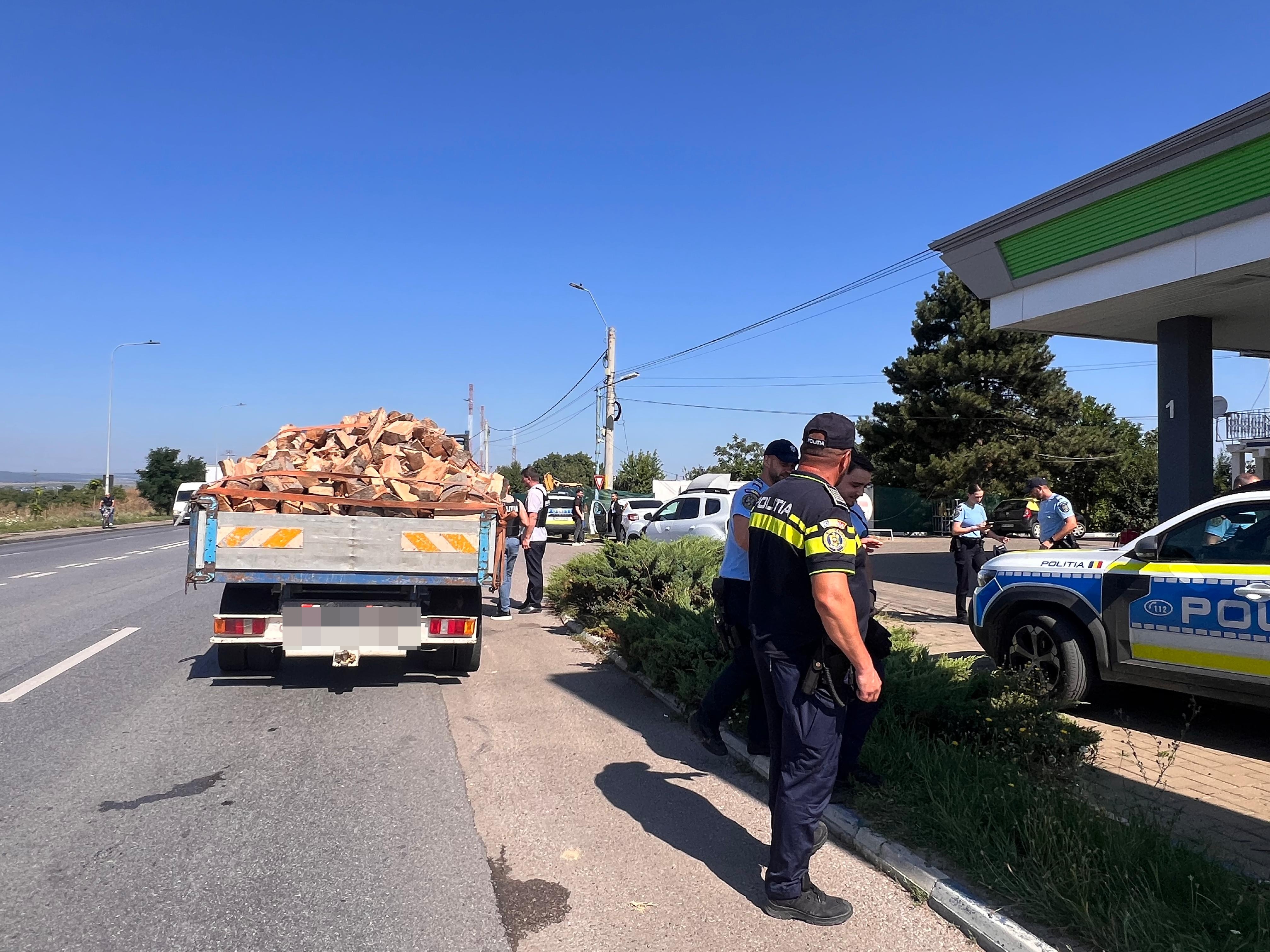 RAZIE „specială” pentru hoții de lemne, s-a reținut și un permis 