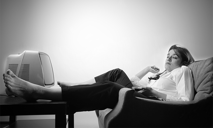 O instituție din Botoșani a împărțit lenea pe sexe: Cine petrece mai mult timp pe canapea?