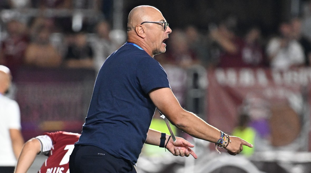 Leo Grozavu acuză arbitrajul după înfrângerea cu Rapid: Vede toată tara! Dacă așa se calibrează liniile în Giulești...