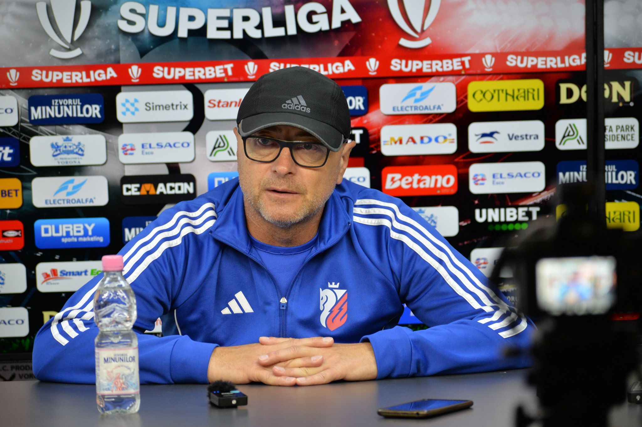 Leo Grozavu se teme de arbitraj la meciul cu FCSB: Echipele cu nume sunt mereu sprijinite – VIDEO