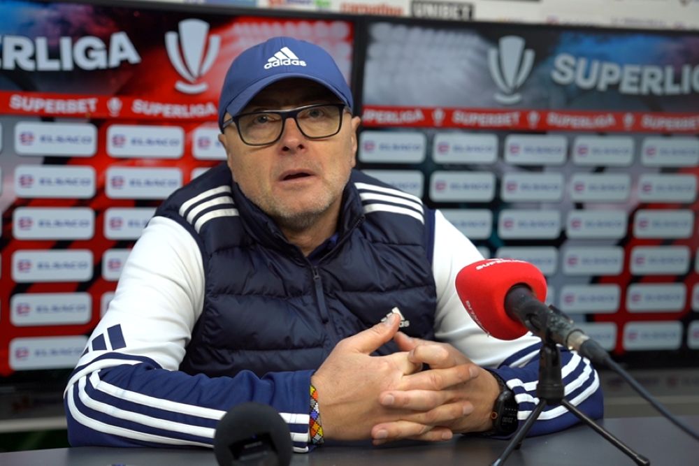 Leo Grozavu și-a lăudat jucătorii după egalul cu Rapid: Jos pălăria; Ca doi boxeri în ring
