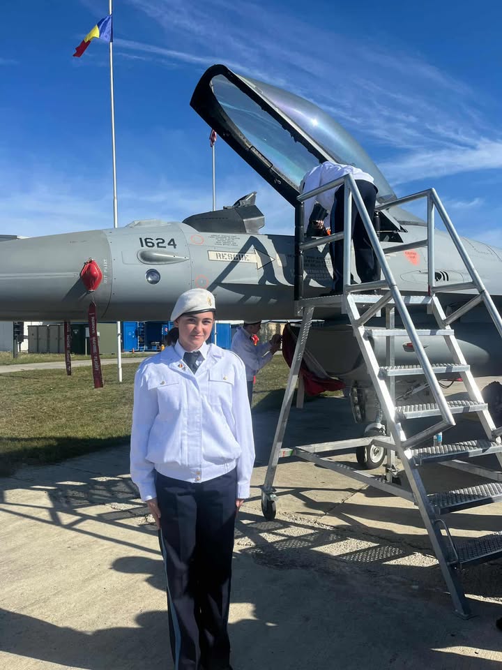 Decizie radicală la 15 ani: O adolescentă a ales armata în locul libertății