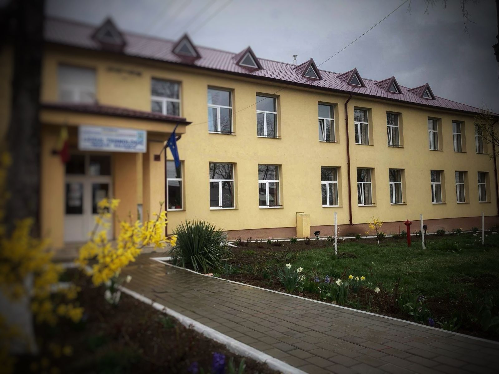 Primarul suspendat din funcție pentru acuzații de mită lucrează ca profesor la liceu 