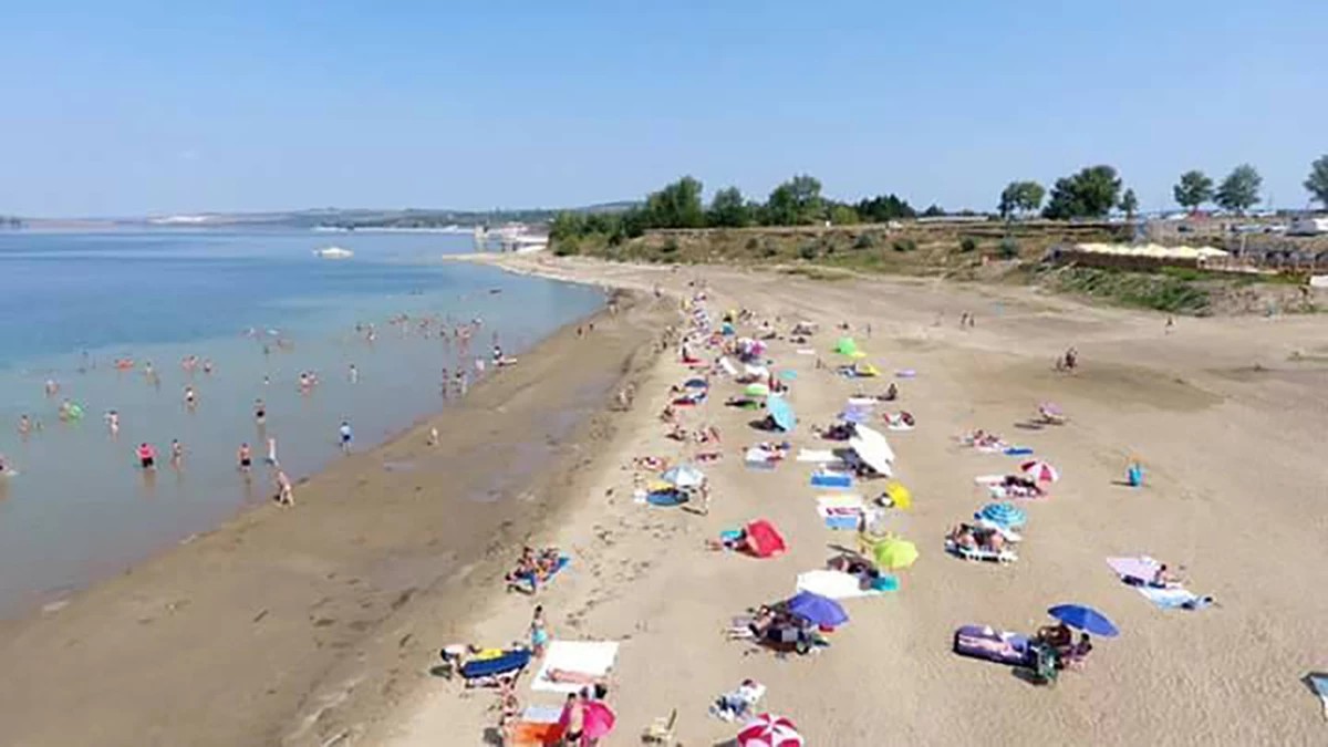 Plaja de la Botoșani atrage mii de turiști: Nu este haos, e bine