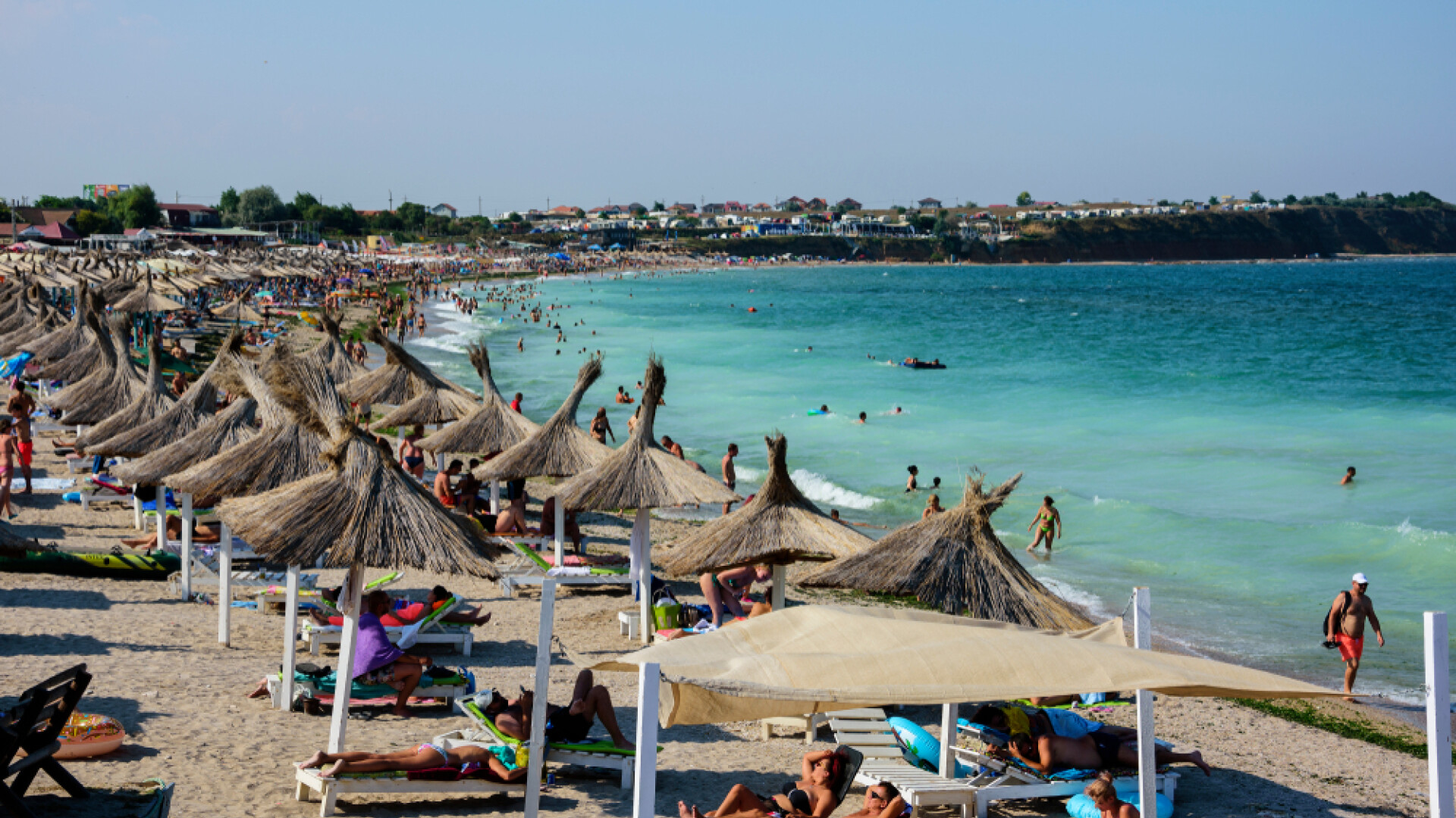 Începe „Litoralul pentru toți”: CÂND se reduc prețurile pentru cazarea la mare