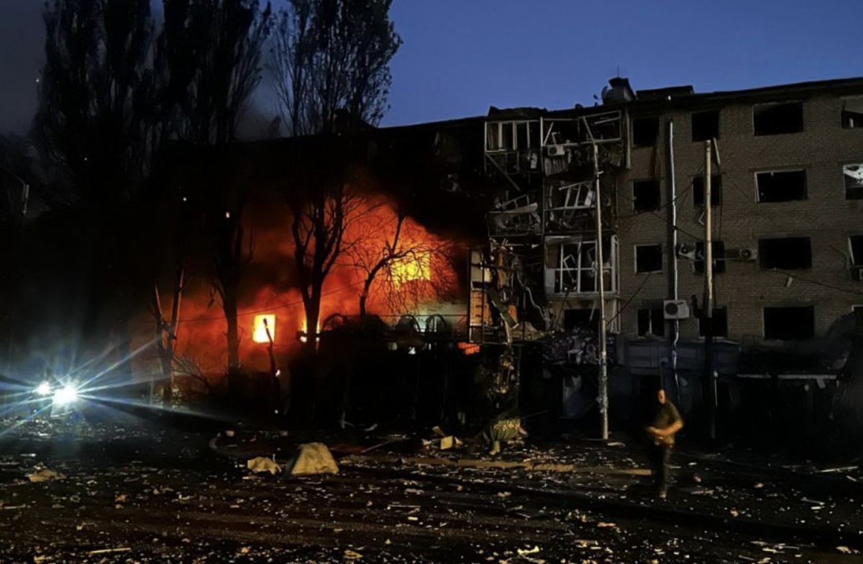 Atac masiv cu drone și rachete asupra Kievului: Sirenele sună în toată Ucraina, Polonia a ridicat avioane