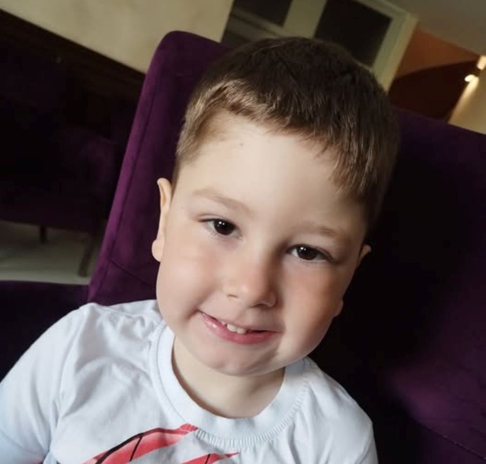 Lucas vrea să meargă! Strigăt de ajutor pentru un băiețel de 4 ani: Tu poți fi sprijinul care face diferența