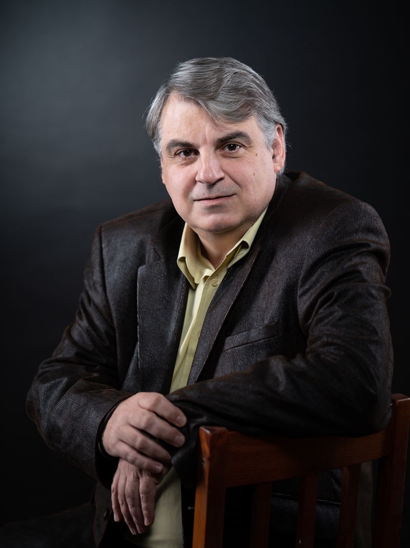 La mulți ani!!! Unul dintre directorii Teatrului Mihai Eminescu își serbează ziua de naștere 