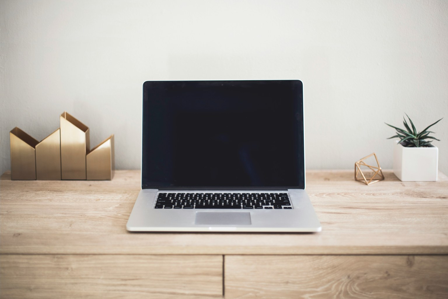 MacBook Air sau Pro pentru editare