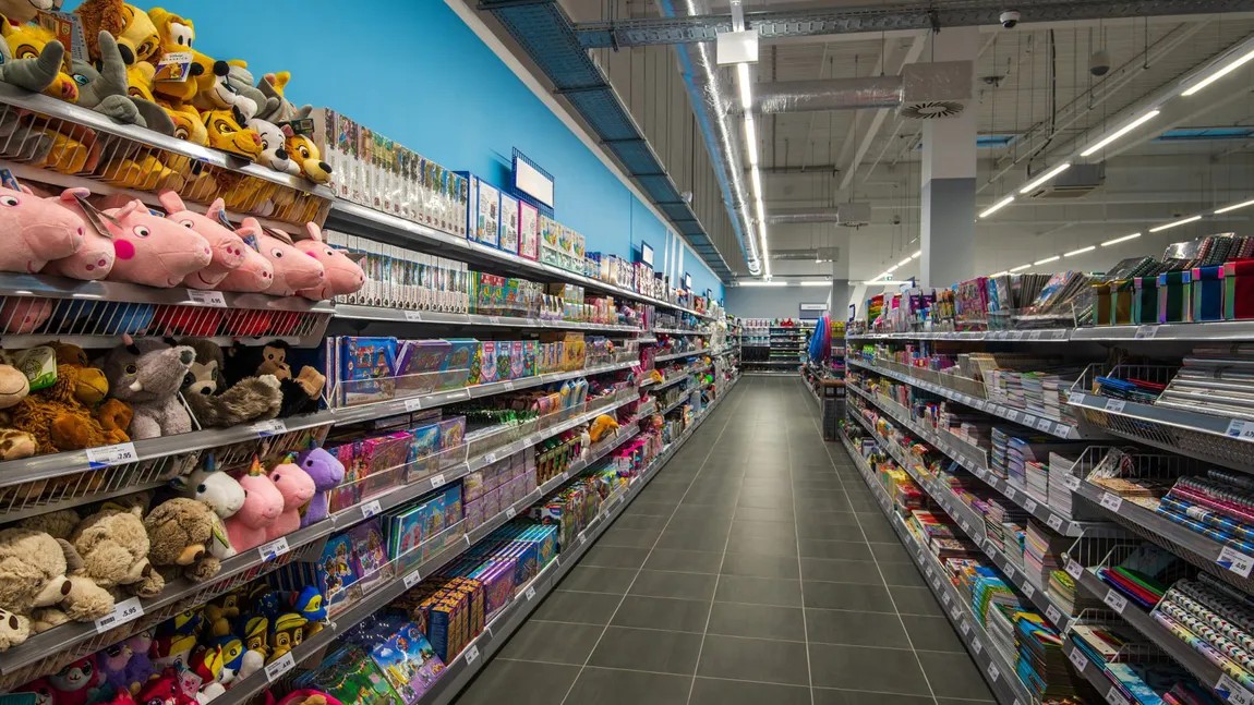 Lanțul de magazine care vinde produse cu prețuri de până în doi euro intră pe piața din România