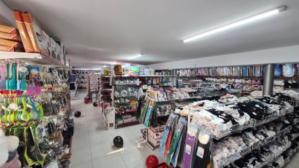 Patronul unui magazin chinezesc verificat de polițiștii botoșăneni, dosar penal după control