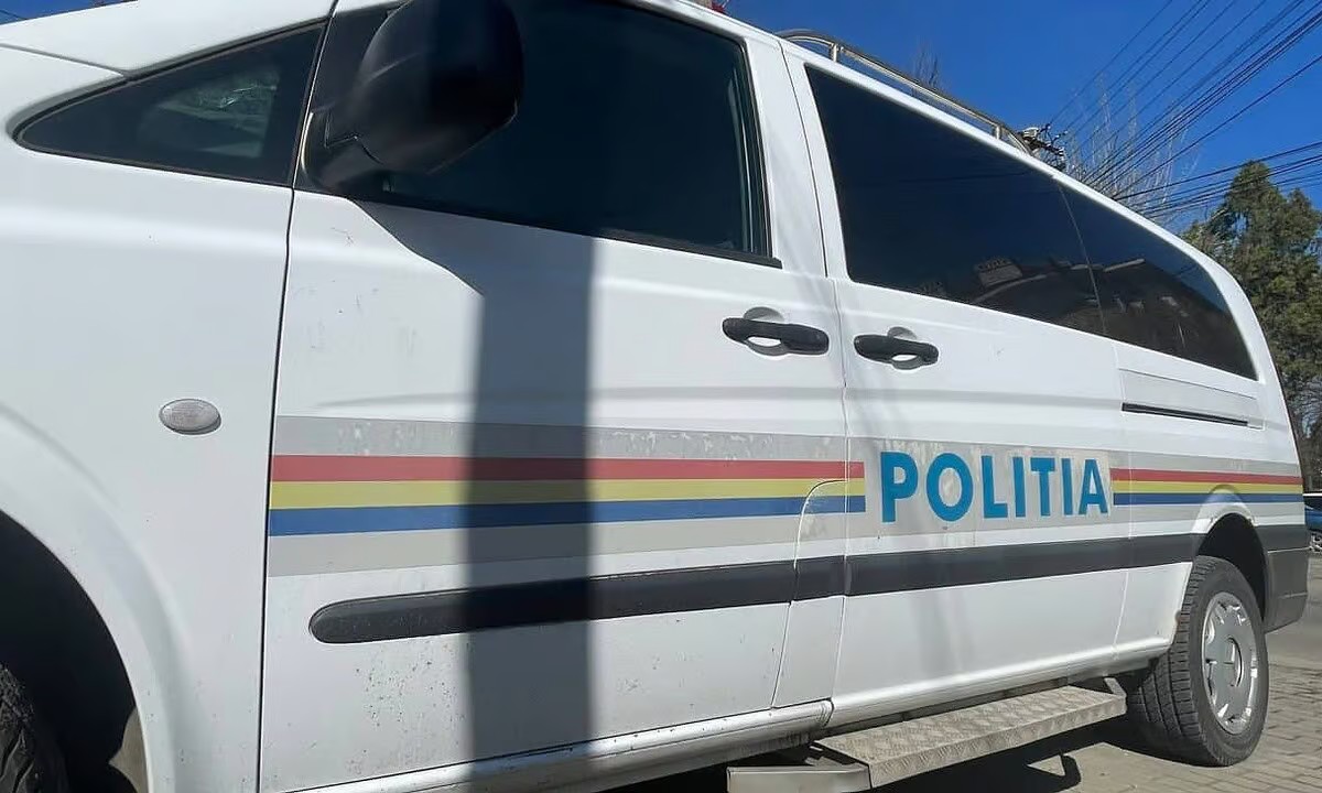magazine verificate de politisti.