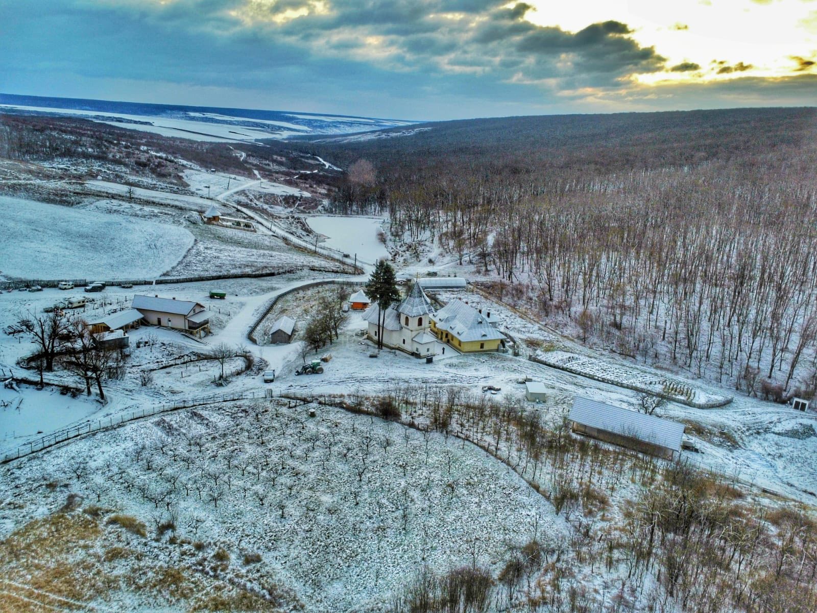 Priveghere de toată noaptea la Mănăstirea Cozancea 