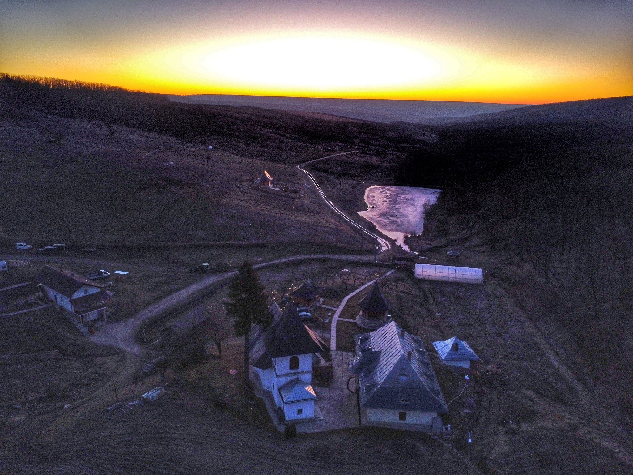 Slujbe anuntate la Manastirea Cozancea