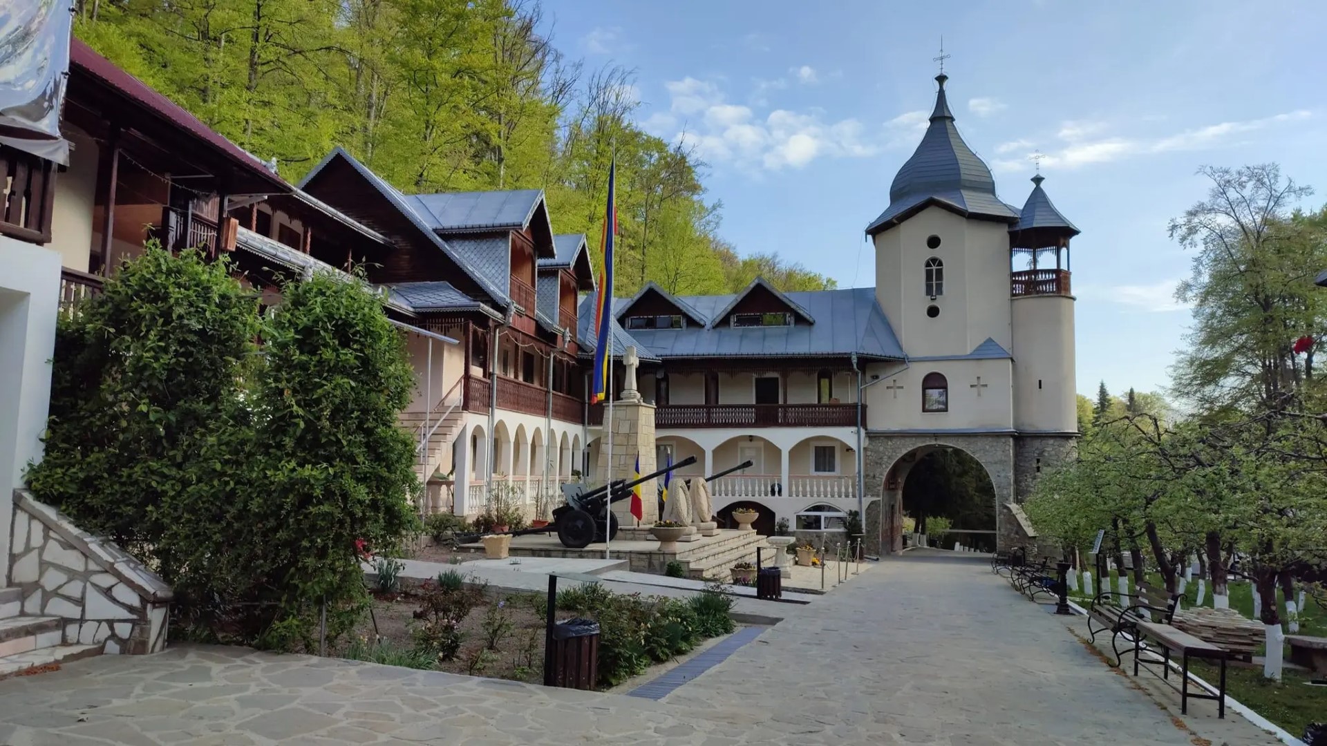 Preot din Botoșani, memorial pregătit pentru 14.000 de soldați morți în Al Doilea Război Mondial