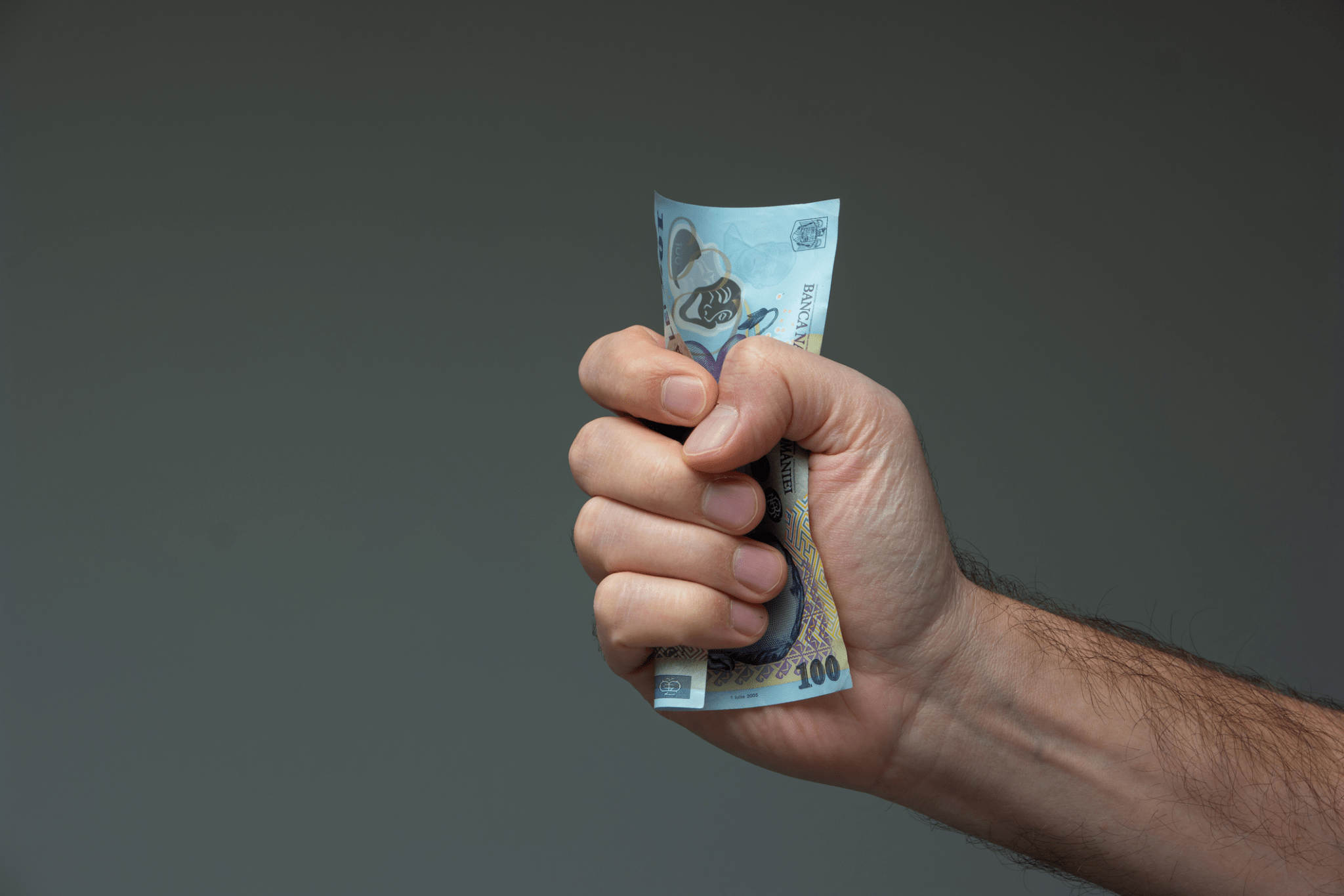 Antreprenorii cer scutiri de taxe la salariul minim, dacă acesta crește din 2026