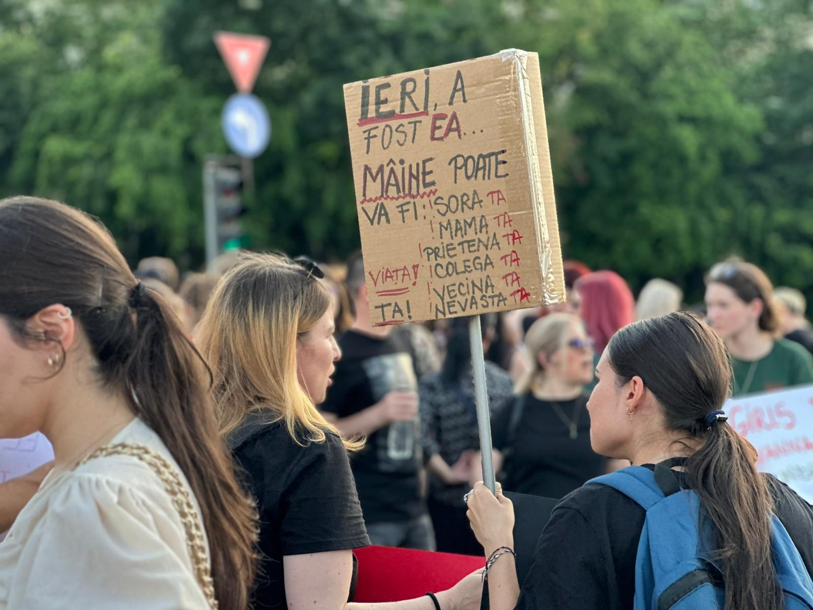 Legea femicidului, adoptată: Un singur deputat a votat împotrivă