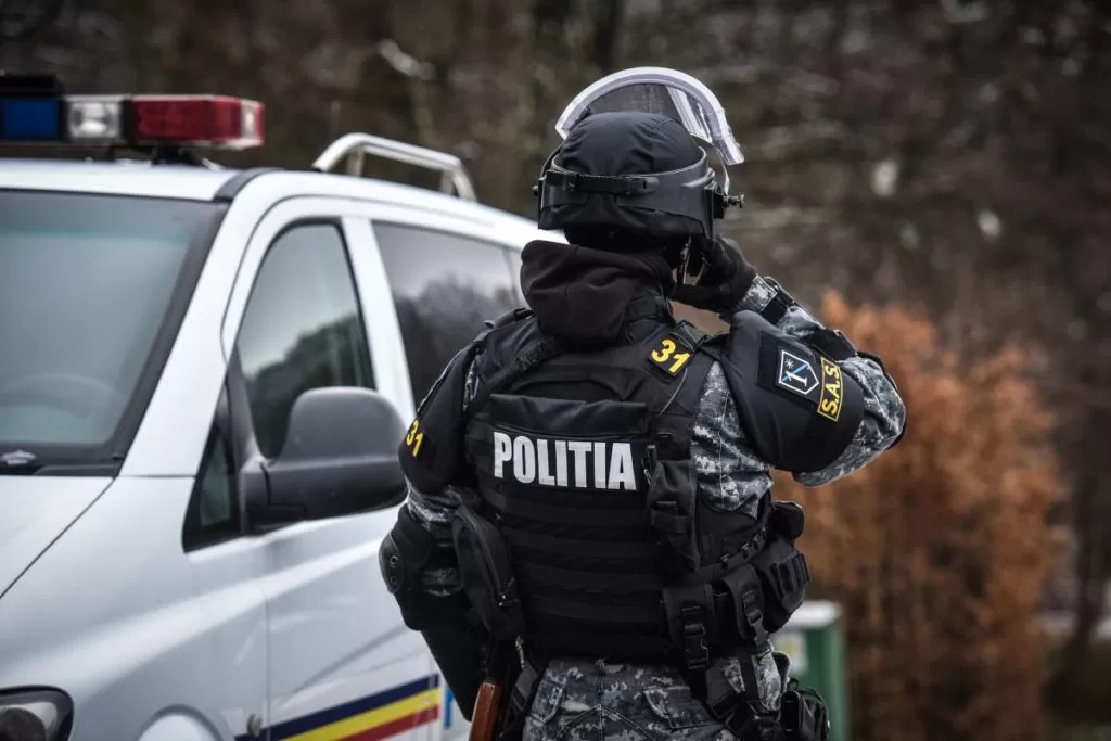 RAZII de amploare cu mascați: Patron amendat cu 30.000 de lei, nu au scăpat nici vitezomanii 