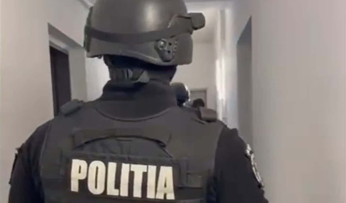 Tineri treziți de mascați– CE aveau ascuns în casă