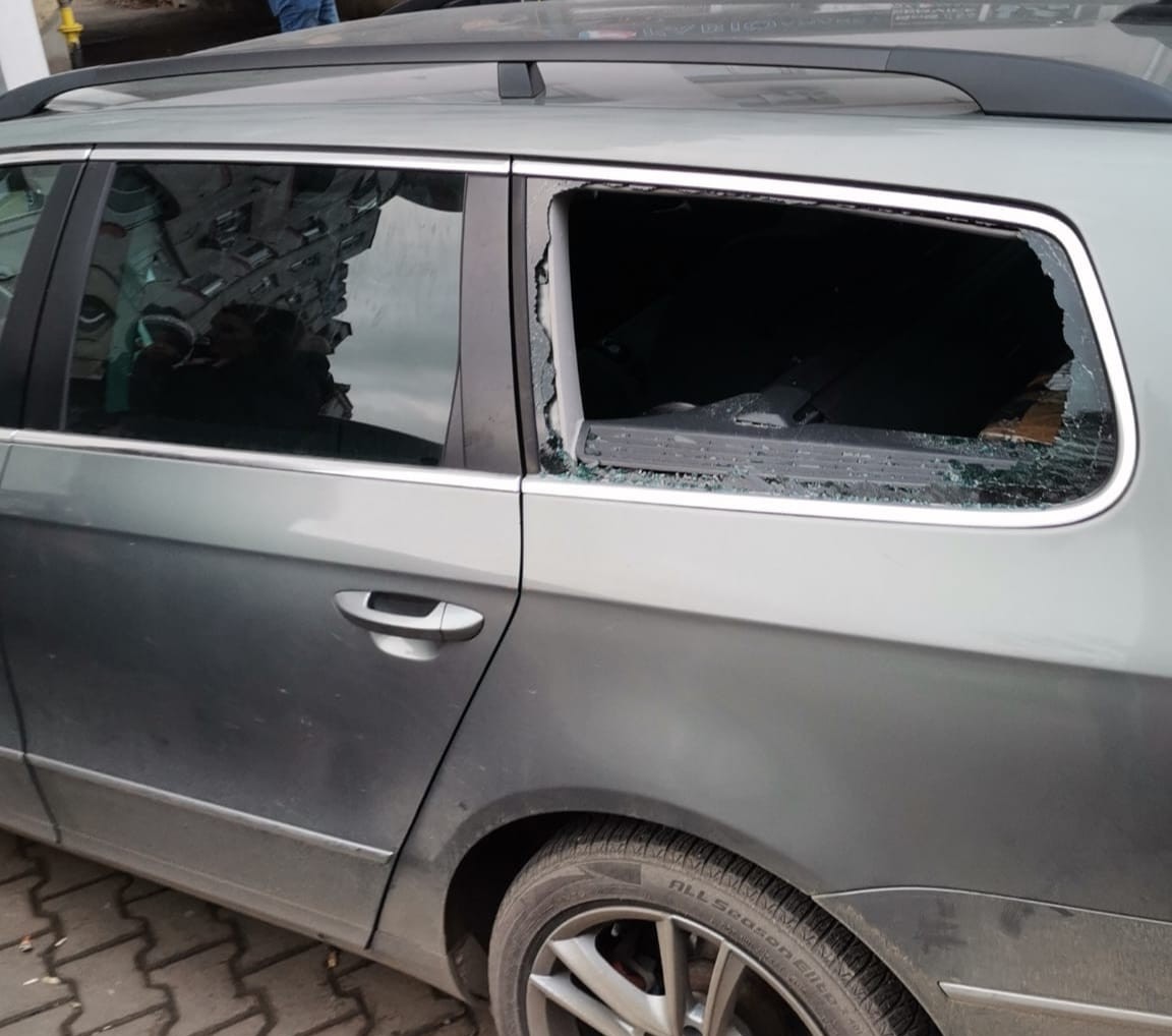 ALERTĂ la Botoșani: Un copil de doi ani a rămas blocat în mașină 