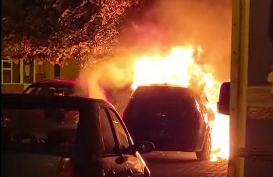 masina incendiata de o mina criminala