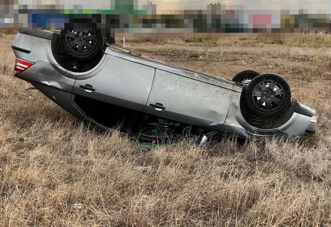 Mașină răsturnată după un accident grav, printre răniți se află și un botoșănean