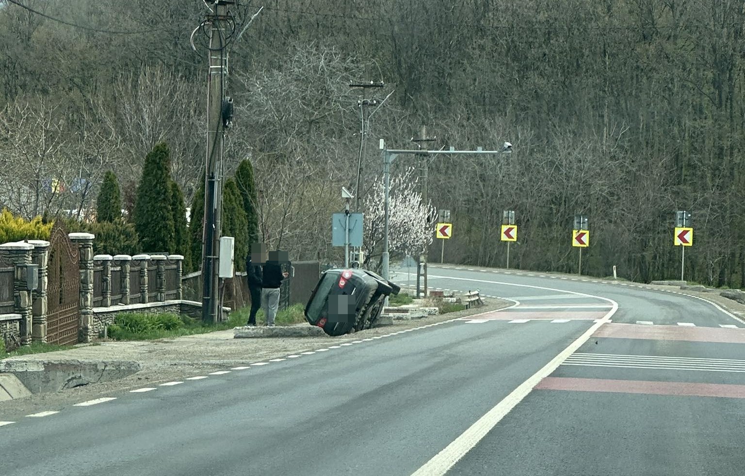 masina rasturnata la baisa