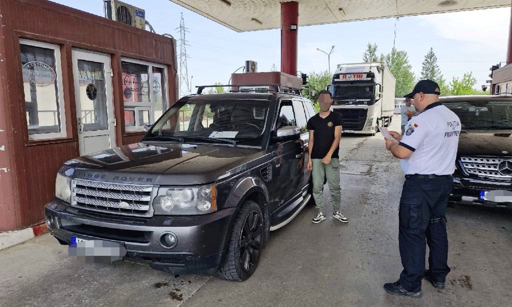 Un tânăr de 22 de ani, oprit din cauza unui Range Rover ”fantomă”