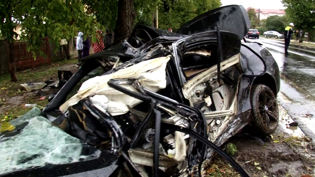 Depășirea care i-a adus moartea: Un tânăr s-a stins din viață, a fost aruncat prin parbriz