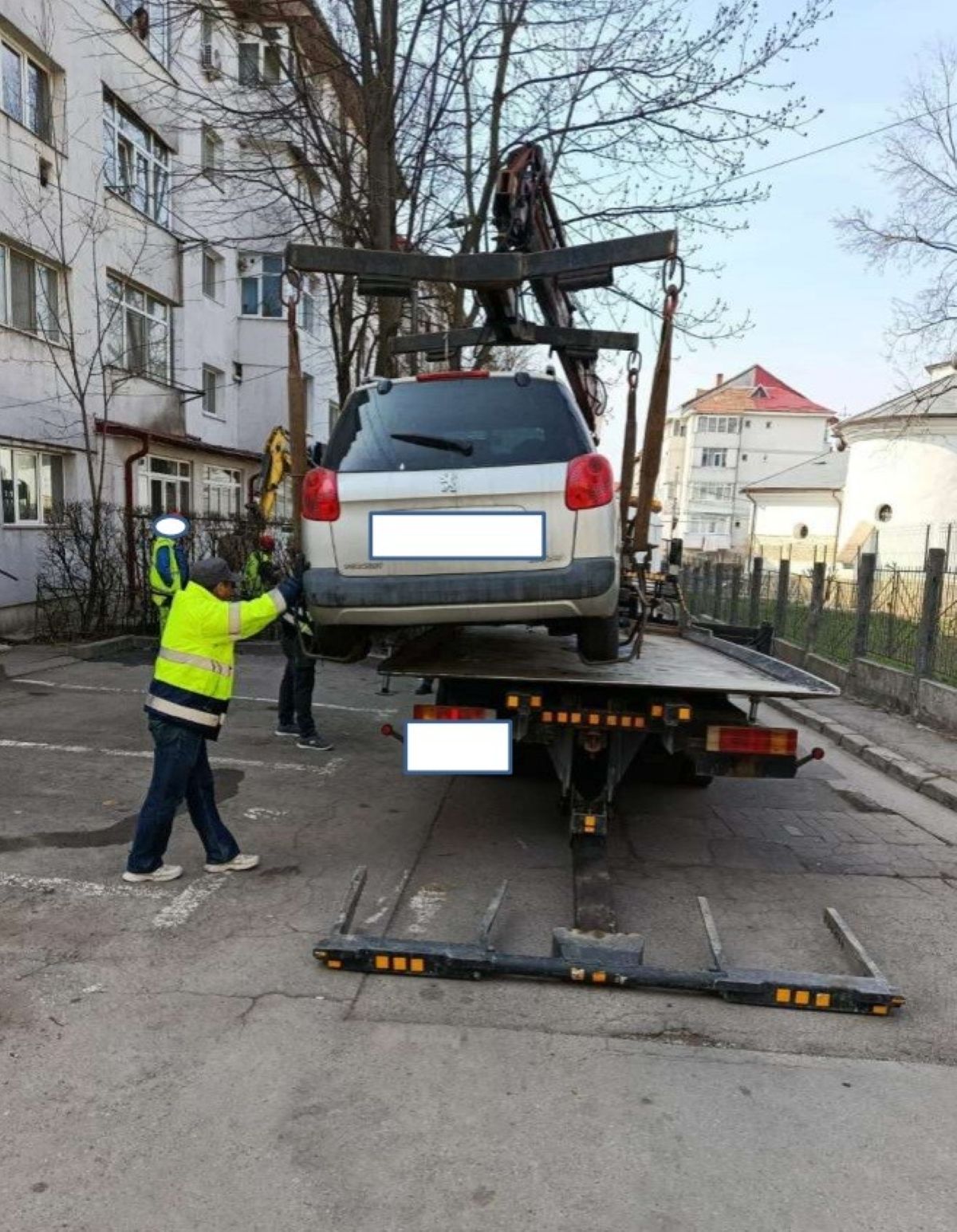 masini ridicate de pe strazi.j