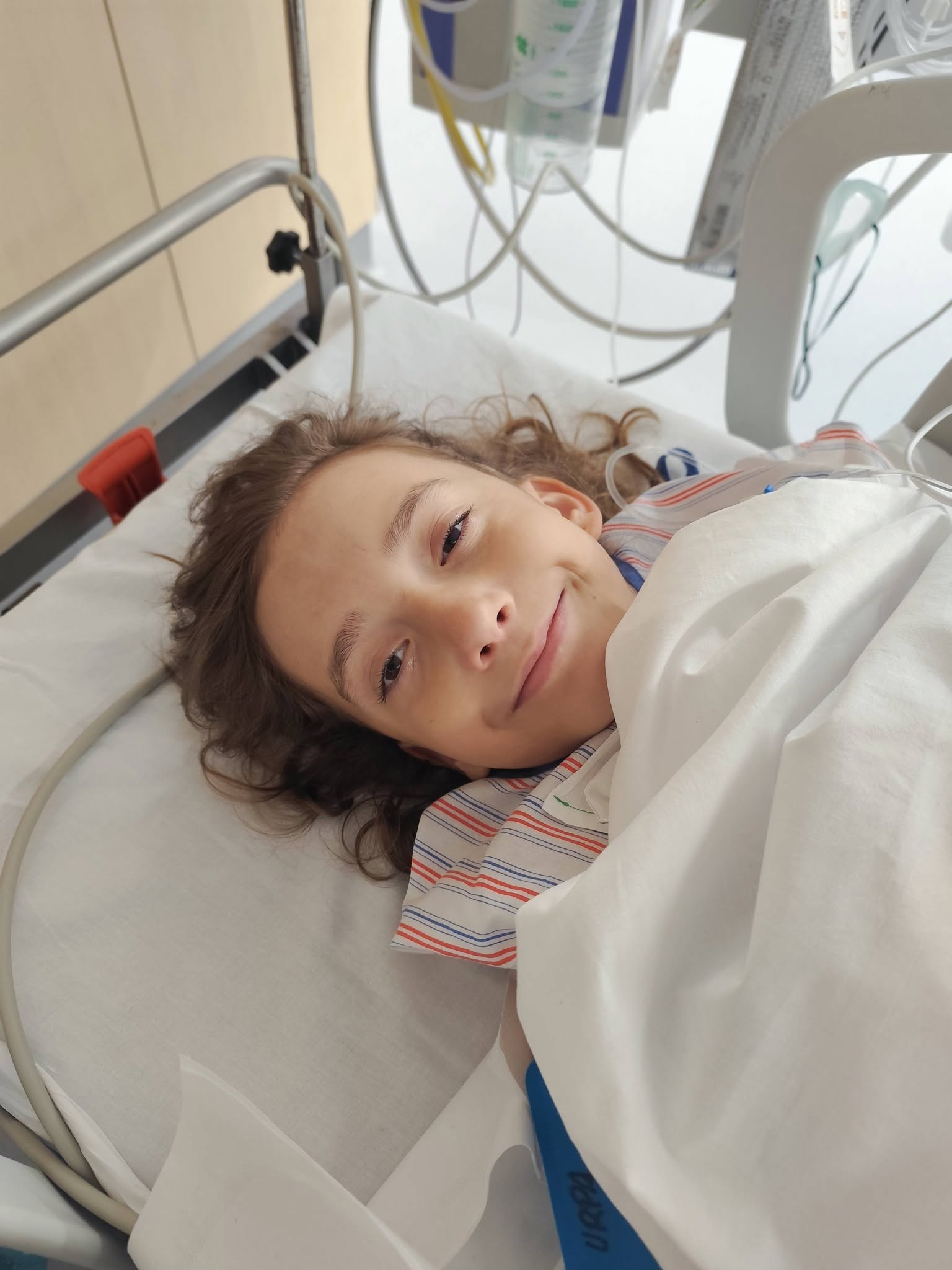 Medeea a intrat zambind in sala de operatie