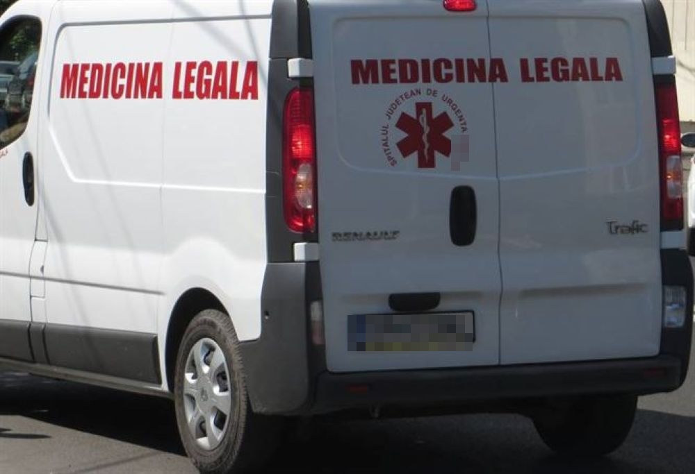 Botoșăneancă de 58 de ani găsită moartă de o vecină: Locuia într-o casă fără energie electrică și căldură 