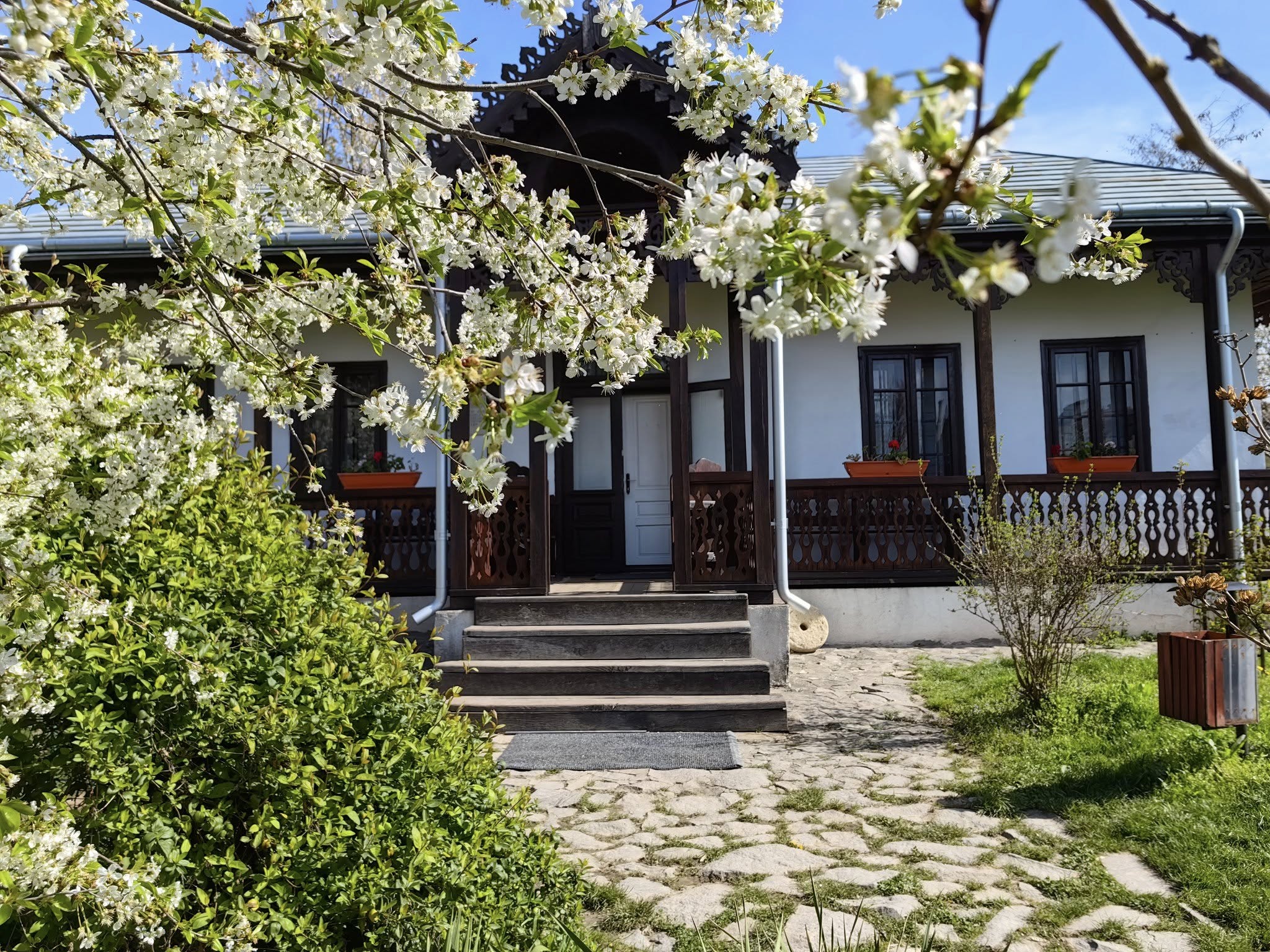 „Țara arde și traducerile (mai) fac literatură” la Memorialul Ipotești