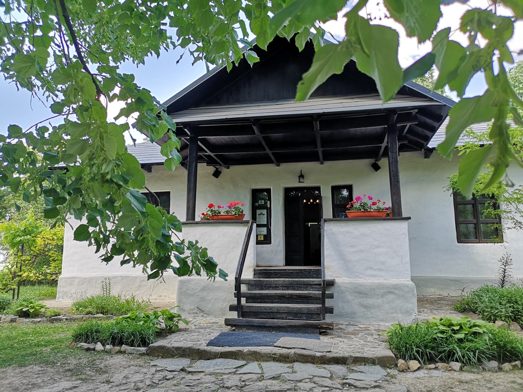 Ateliere de lectură și scriere pentru elevi organizate la Memorialul Ipotești 