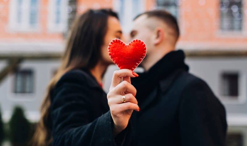 Schimbare majoră la divorț: soțiile pot păstra numele de familie fără acordul soțului