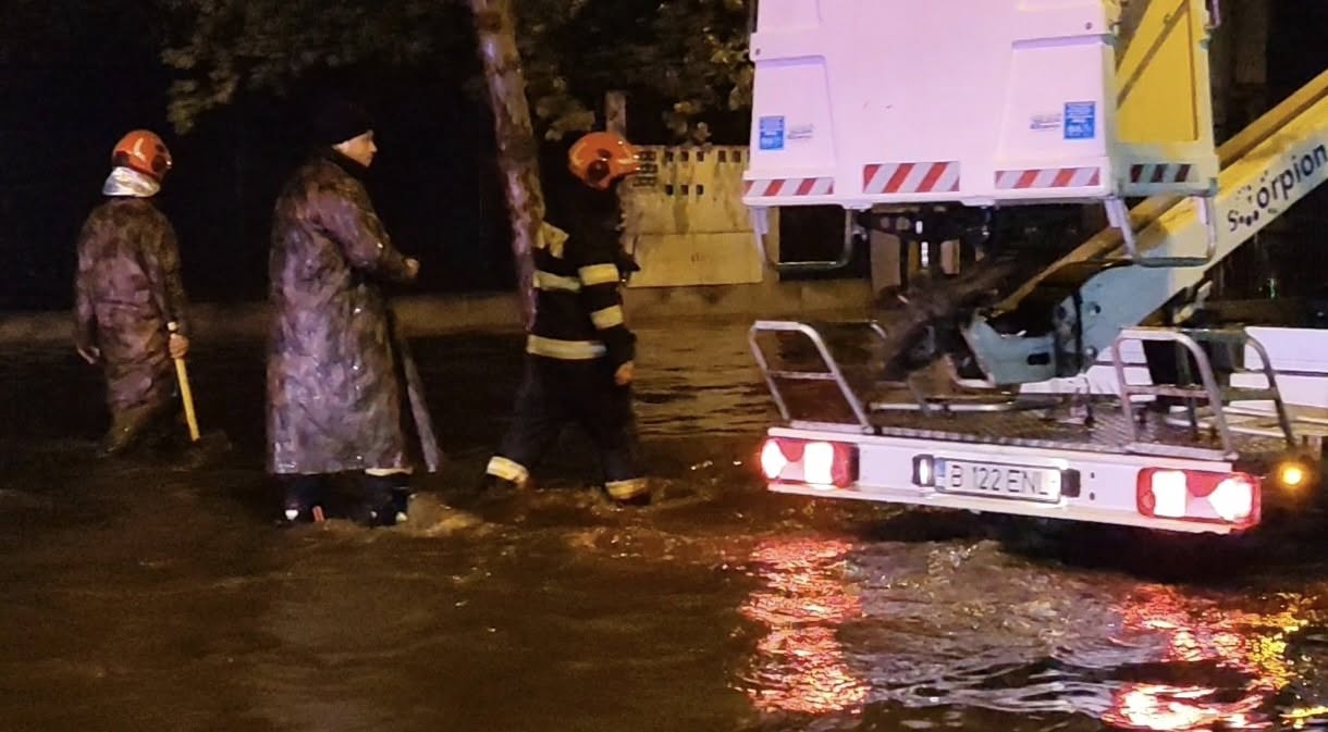 COD ROȘU de ploi torențiale în mai multe județe, sprijin trimis de la Botoșani