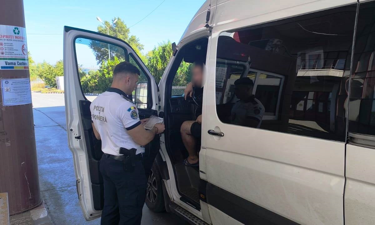 Bărbat dat jos din microbuz la Stânca, control cu surprize după o tranzacție de 7.000 de euro