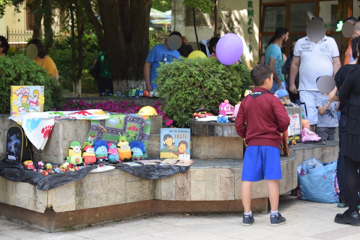 „Micii antreprenori” botoșăneni, așteptați cu standurile pe Pietonalul Unirii