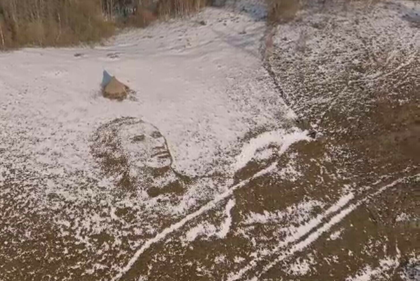 Un tânăr artist a creat un portret al lui Eminescu în zăpadă: Merită un omagiu pentru ceea ce a făcut