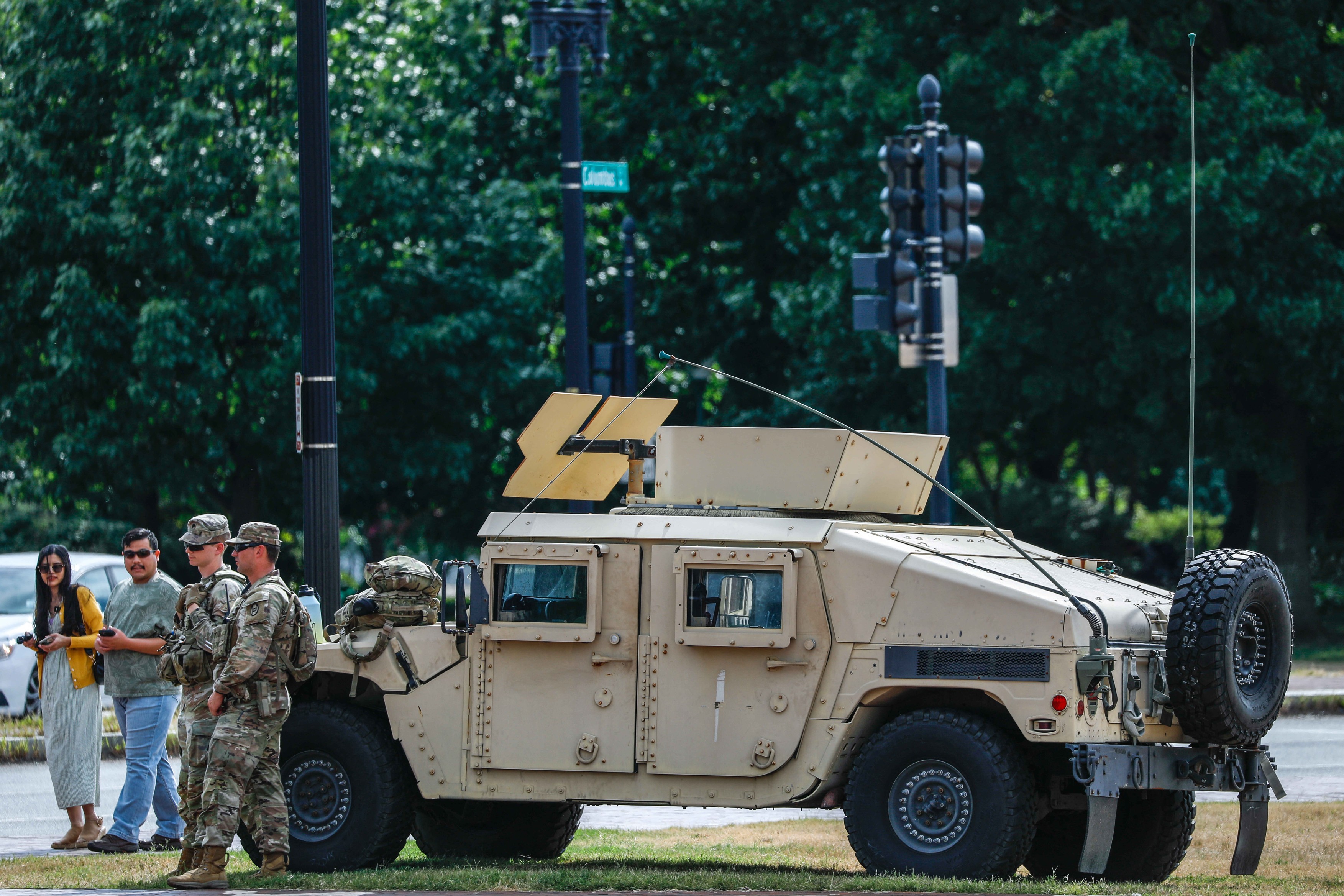 Soldații trimiși de Trump în Washington, înarmați: Când au voie să folosească forța