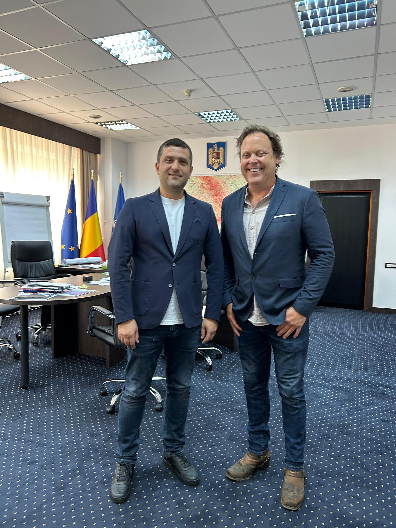 Vizită surpriză la Ministerul Economiei. Un celebru jurnalist britanic a vizitat instituția: „Turismul românesc n-a avut un birou de promovare mai eficient ca el”